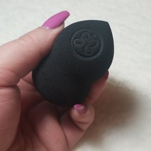 ***SOLD***Anastasia Beverly Hills black Up Sponge